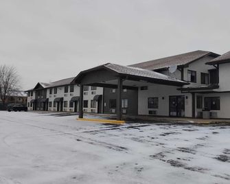 Super 8 by Wyndham Morris - Morris - Building