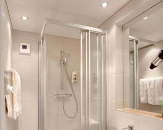 Meininger Hotel Salzburg City Center - Salzburg - Badrum