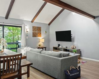 Timberline Retreat by AvantStay | Forest Views & Minutes to Camelback Resort - Tannersville