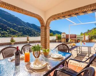 Cortijo Mari Carmen - Nerja - Patio