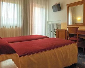 Hotel Ristorante Centrale - Roverè Veronese - Bedroom