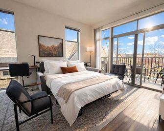 Brady St Oasis - Walkable & Quiet Neighborhood + Private Balcony - Sleeps 5 - ミルウォーキー