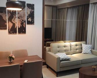 menteng park apartment 2 rooms private lift - Yakarta - Sala de estar