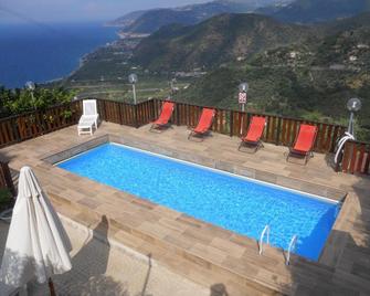 Villa Rosi - Naso - Piscina