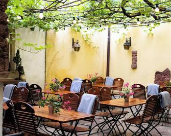 Gasthaus Honigsack - Herxheim am Berg - Patio