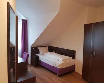 Ates Hotel Lampertheim - Lampertheim - Schlafzimmer