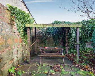 Lost Guest House Peterhead - Peterhead - Patio