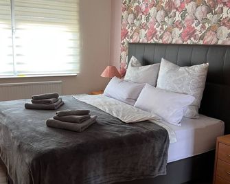 Zentraler Wohnkomfort mit Rheinpanorama - Bingen am Rhein - Bedroom