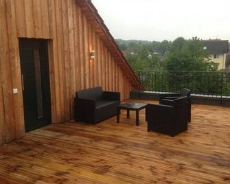 Ferienhof Dipperz Wohnung mit großer Dach-Terrasse - Dipperz - Balcón