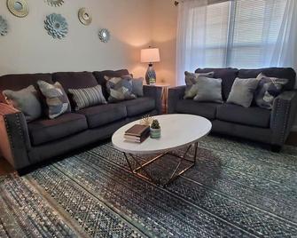 Diamond in the Sky-704 - Middletown - Living room