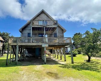 Jack Stocks' Place: Bright and cheerful, centrally located. - Ocracoke - Edificio