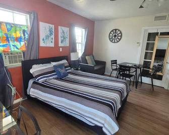 Cozy Studio Retreat, centrally located, with WiFi and AC - Beverly Hills - Slaapkamer