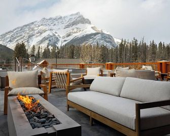 أوتر هوتل - بانف - شرفة