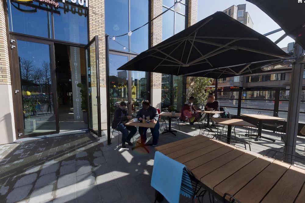 ذا سوشيال هاب إيند هوفن - إيندهوفين - شرفة مرصوفة