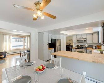 Deck And Fire Pit Cozy Escape in Morrisv - Morrisville - Dining room