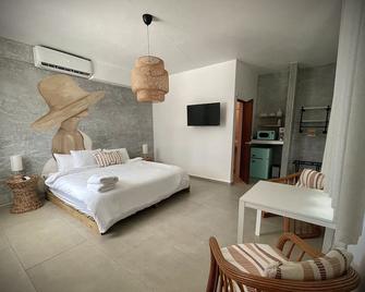 Corcega Beachfront Suites - Rincon - Schlafzimmer