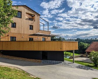 Holiday home with BBQ, hot tub & sauna | Mountain view - Breitenberg - Edificio