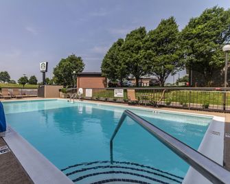 Hampton Inn Winchester-University/Mall Area - Winchester - Pool