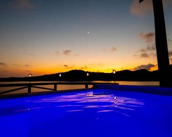 El Palacio Rosa on Blue Lagoon 2BR Beachfront Suite on pristine & quiet bay w incredible views - First Bight - Piscine