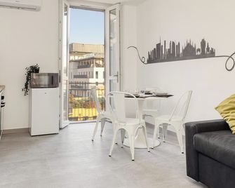 Stylish Flat Porta Venezia - Wifi, Ac, Metro - Milan - Dining room