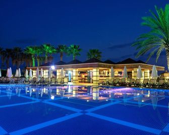 Crystal Tat Beach Golf Resort & Spa - Μπελέκ - Πισίνα