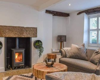 Cosy and characterful cottage in the heart of Kirkby Lonsdale - Kirkby Lonsdale - Living room