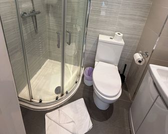 Kingsway Park Hotel at Park Avenue - Londres - Baño