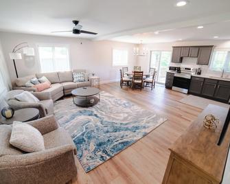 Unbookable on this platform - Dubuque - Living room
