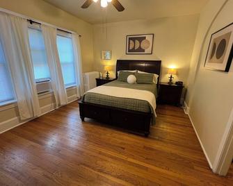 South Stl City Oasis 2 Br 1 Ba Near Dt, Forest Park, Wash U, Slu, Blues, City Sc - St. Louis
