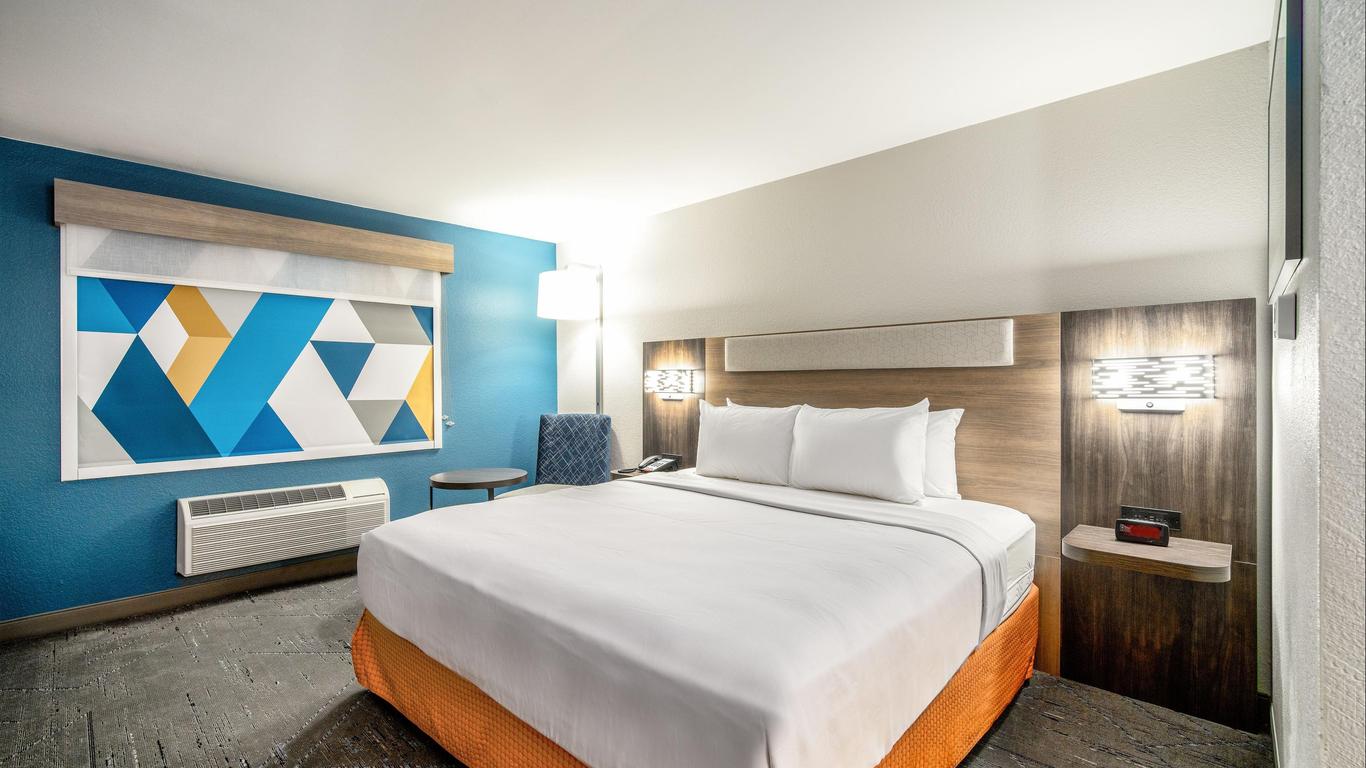 Holiday Inn Express & Suites Phoenix - Mesa West