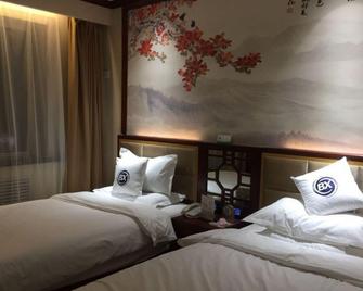 Harbin Baixiang Holiday Hotel - Harbin - Bedroom