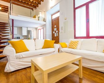 Apartamentos Sherry Center - Jerez de la Frontera - Living room