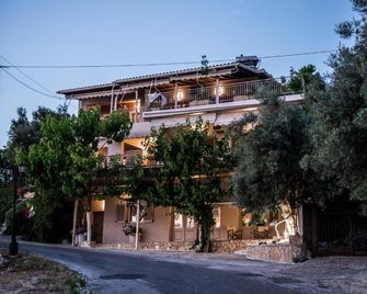 Aloni Studios & Apartments - Athani - Edificio
