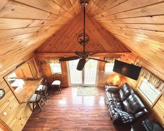 Clean Cozy Waterfront Cottage - Perfect for Family Relaxation and Recreation - Orland - Sala de estar