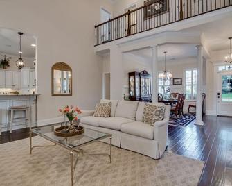 Welcome Master's Guests - A Short 5 Miles From The Augusta National Golf Course - Evans - Living room