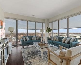 'Bliss Of Evanston' 180°view, 2bdr +2bath Urbanlux - Evanston - Living room