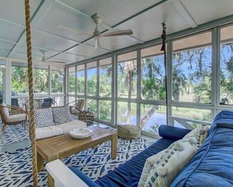 Twin Oaks 22 by Wild Dunes, with Amenities - Isle of Palms - Huiskamer