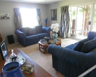 St James Bed and Breakfast - Christchurch - Sala de estar
