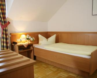 Hotel-Gasthof Eberherr - Forstinning - Bedroom