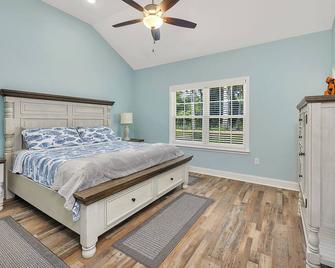 Charming Brand New 3/2 Home- Downtown Darien 5 min away-High Speed internet - Darien