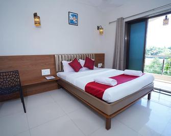 Lotus The Lake View Resort - Alibag - Camera da letto