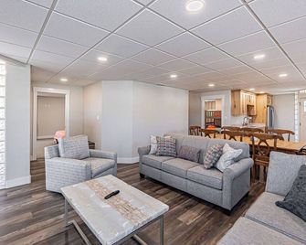 Pocatello: 2 bed 2 bath with hottub - Pocatello - Living room