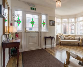 The Fountaindale - Skegness - Living room