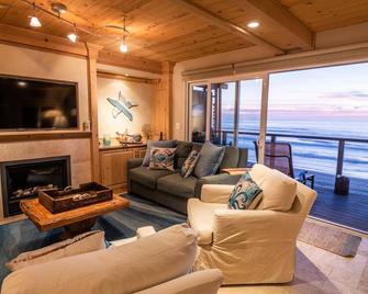 Pacific Breeze at La Selva Beach, Vacation Rentals Monterey Bay - Luxury Beachfront Townhouse at La - Watsonville - Вітальня