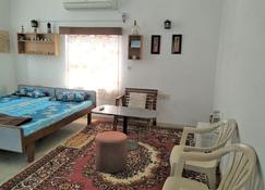 Perfect Room With Balcony In Perfect Villa Facing Open Park - Gandhinagar - Olohuone