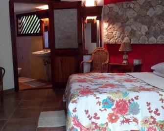 Whistling Bird Resort - Negril - Bedroom