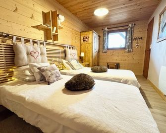 Le Petit Boulu Chalet on the slopes with a view! - Prémanon - Chambre