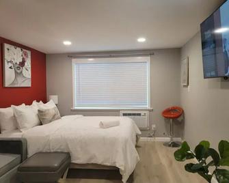 Modern Luxury Oasis Near San Francisco/Oakland - Hayward - Bedroom