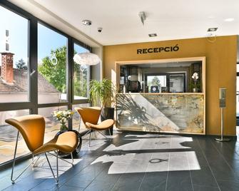 Onyx Luxury - Sárvár - Recepción
