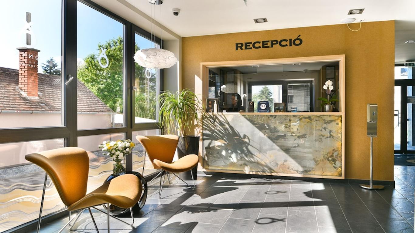 Onyx Luxury